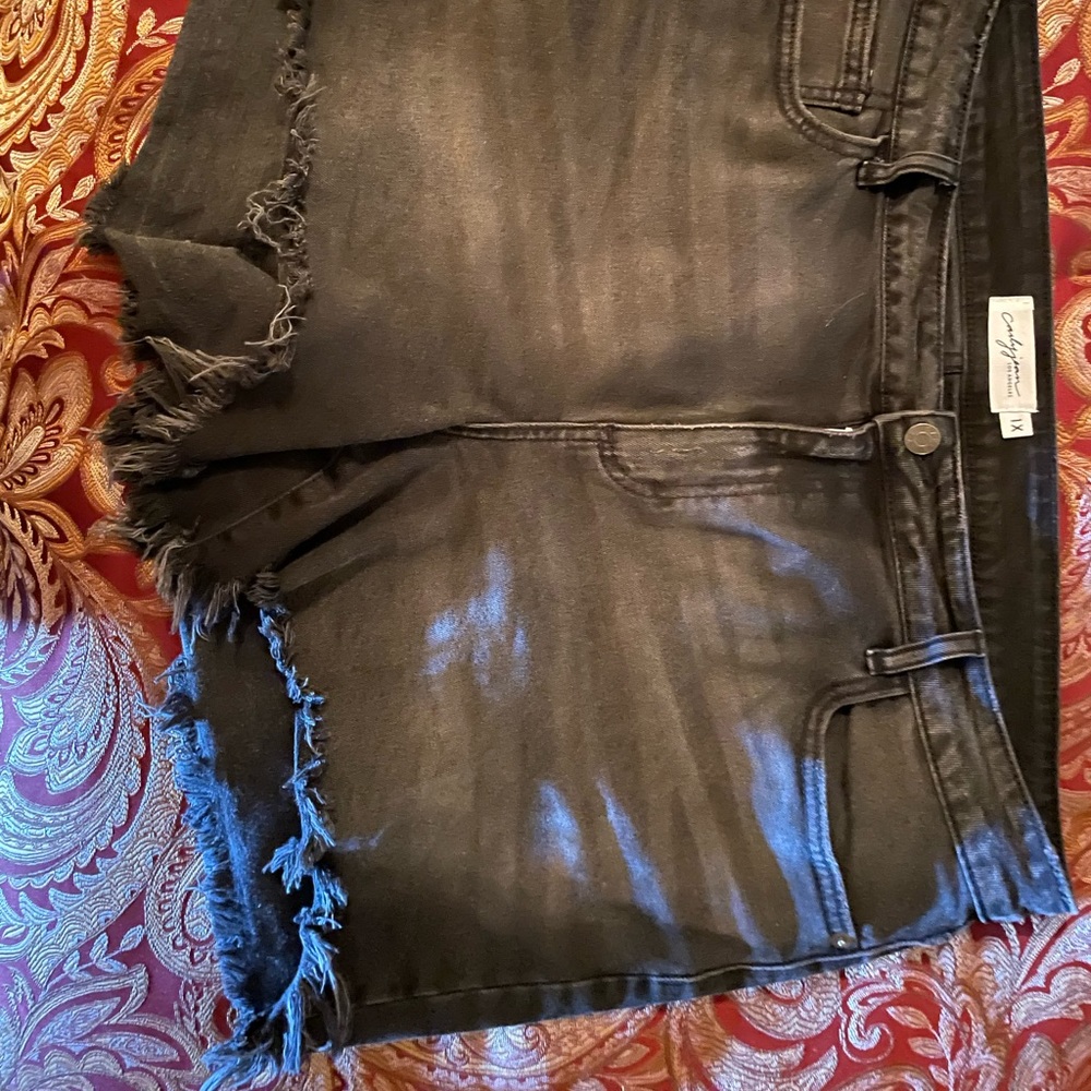 Cjla revy shorts in charcoal.